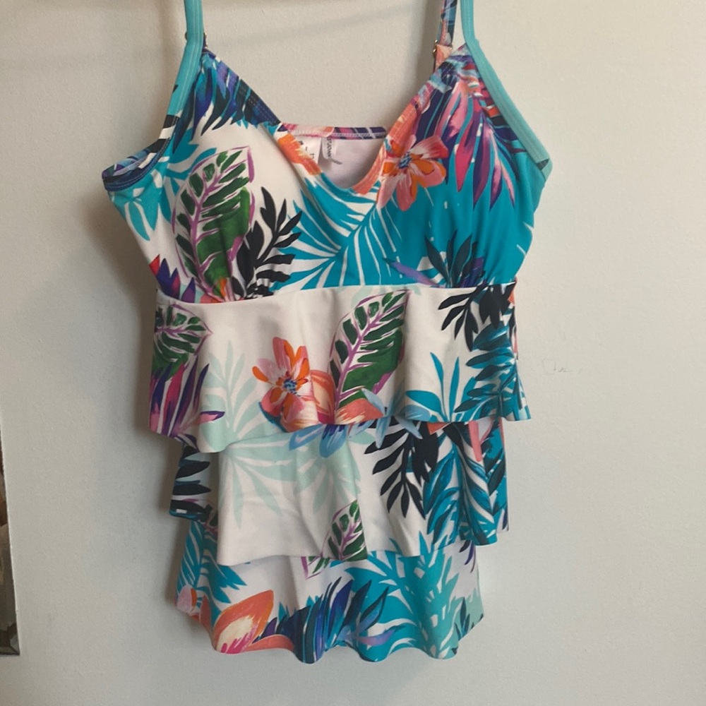 NWOT, swimsuit top